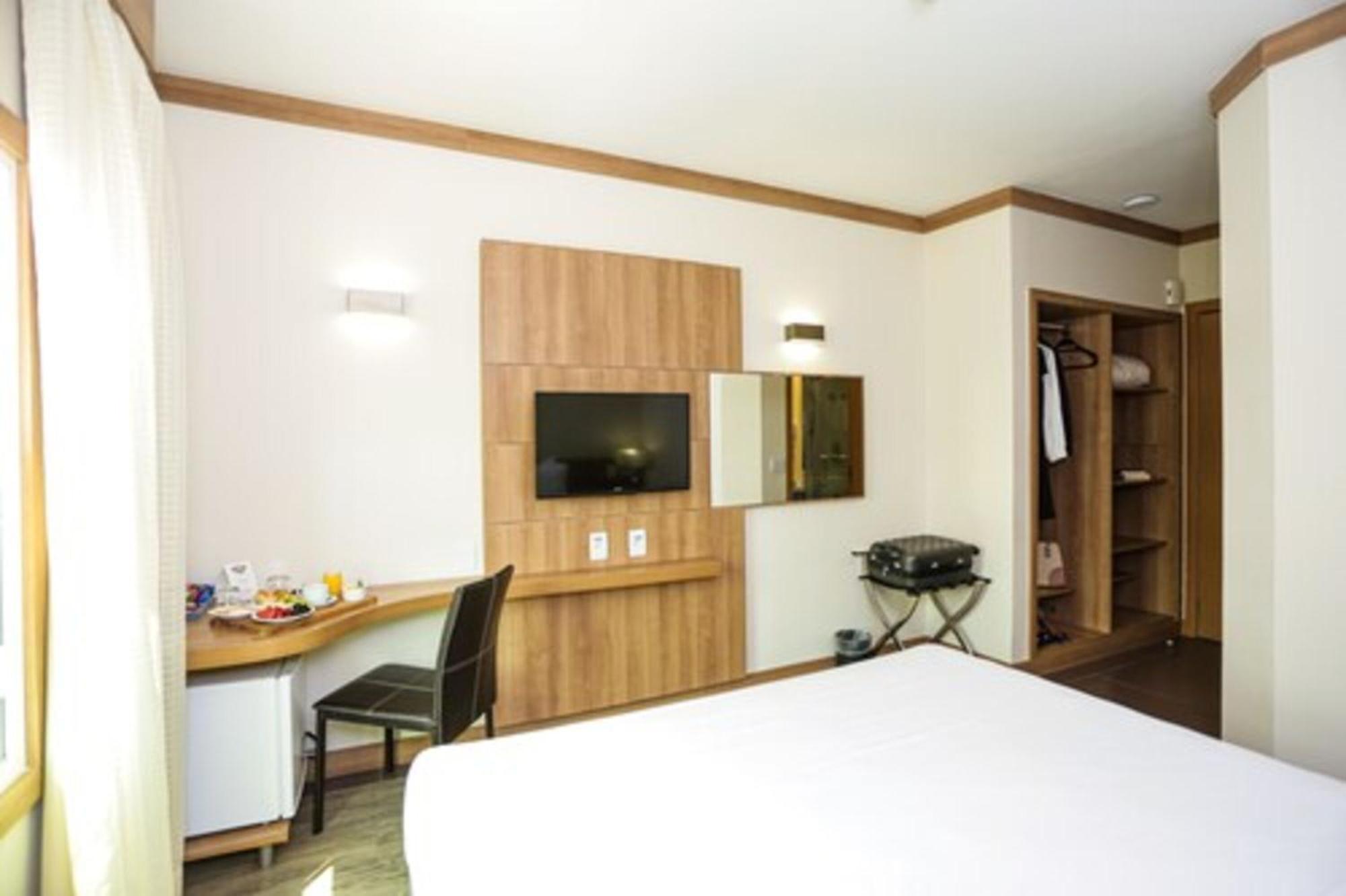 Hotel Intercity Vinhedo Habitación foto